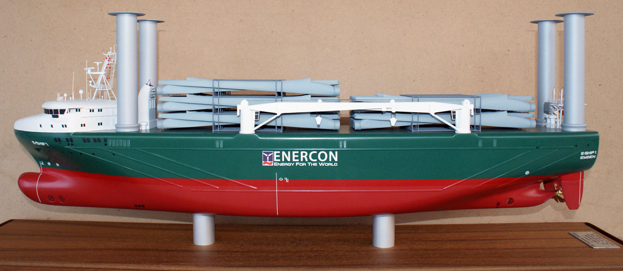ENERCON Rotorschiff beladen mit Rotorblättern von Windkraftanalgen