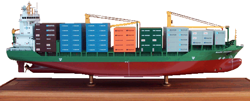 kleines Bild eines Containerschiffs auf Grundplatte