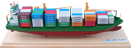 Miniaturmodell eines Containerschiffs